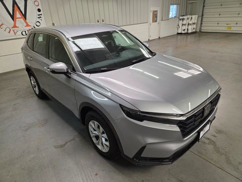 Used 2023 Honda CR-V LX image 11