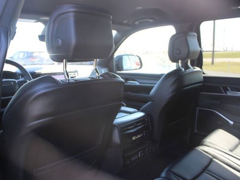 Used 2024 Jeep Wagoneer Series II w/ Flexible Seating Group RWD image 26
