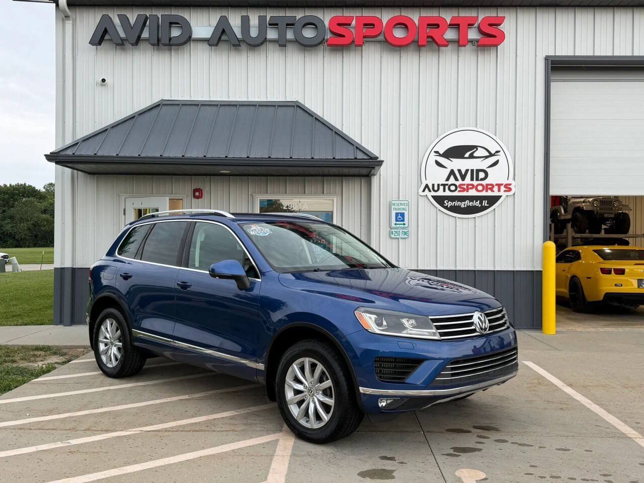 Used 2016 Volkswagen Touareg Sport AWD/4WD image 2
