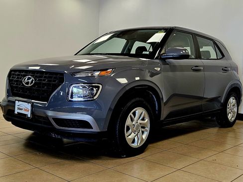 Used 2021 Hyundai Venue SE image 3