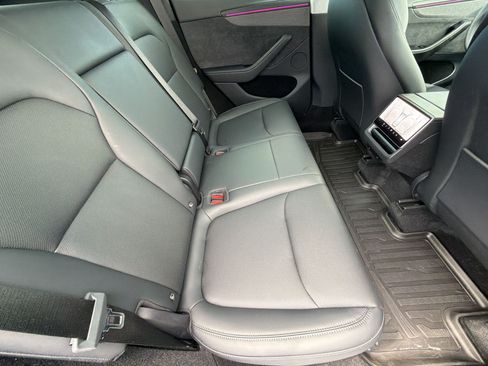 Used 2026 Tesla Model Y AWD image 31