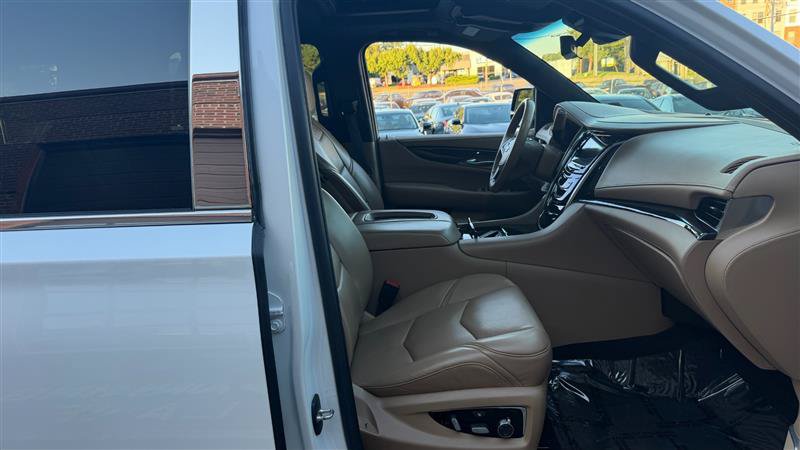 Used 2020 Cadillac Escalade Platinum AWD/4WD image 6