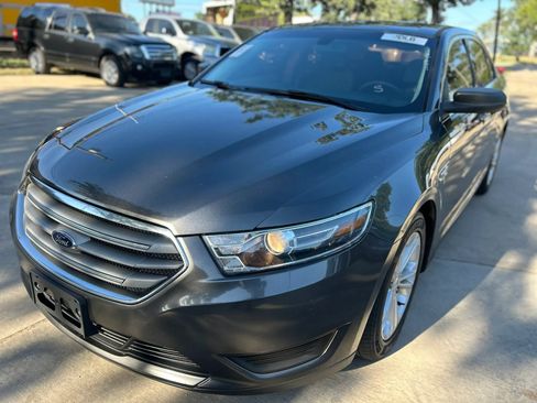Used 2017 Ford Taurus SE FWD image 2