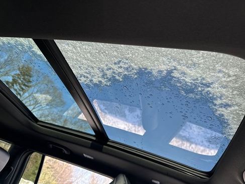 Used 2025 Jeep Grand Cherokee L Limited w/ Black Appearance Package image 23