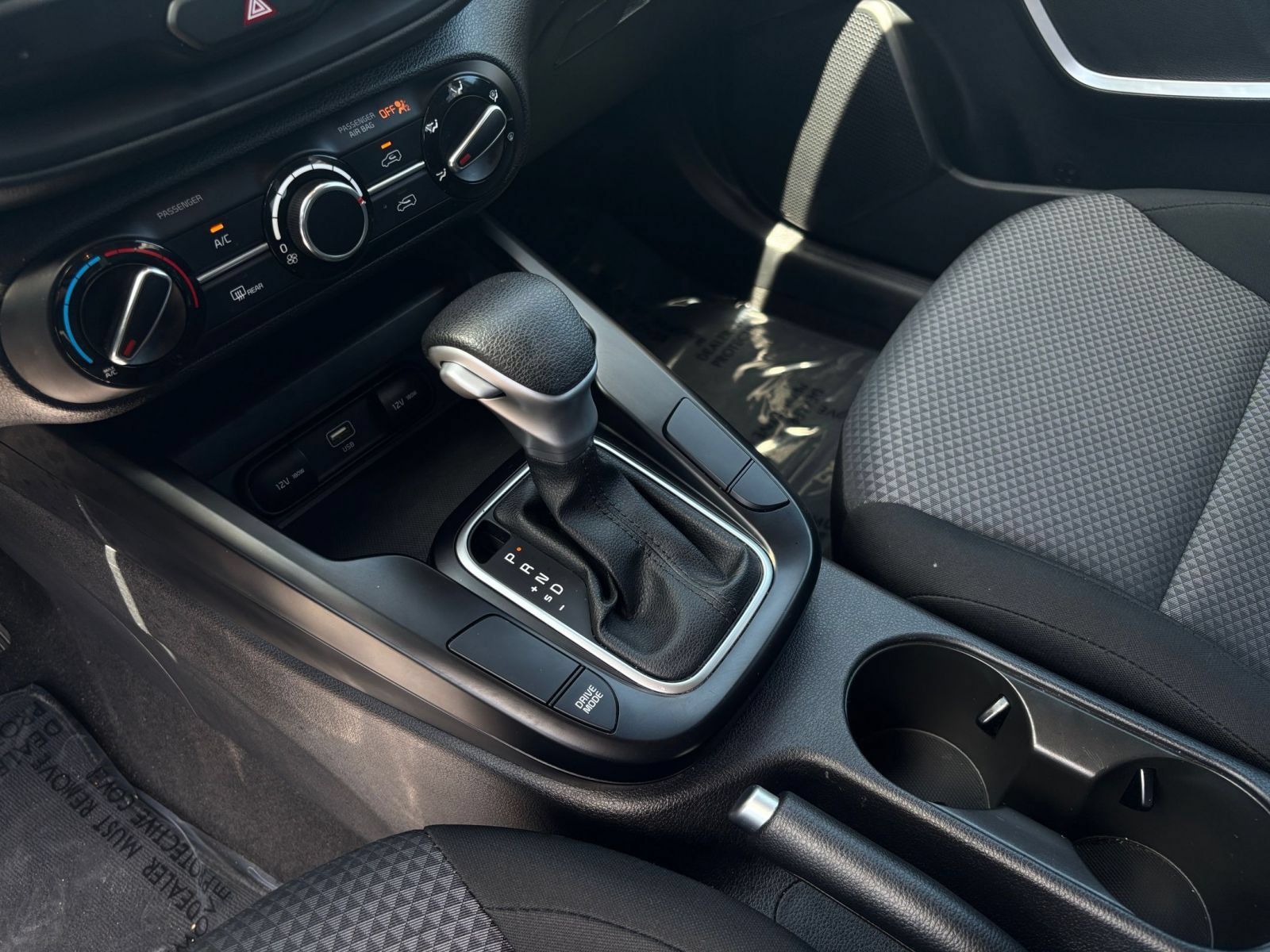 Used 2025 Kia Soul LX w/ LX Technology Package FWD image 35