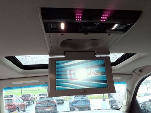 Used 2019 GMC Yukon SLT w/ Premium Edition AWD/4WD image 12