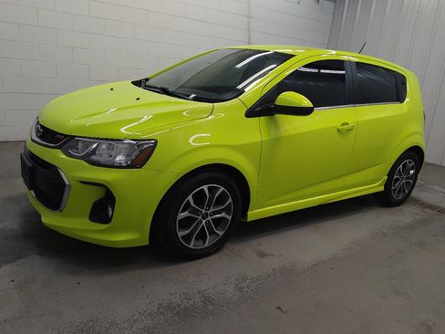 Used 2019 Chevrolet Sonic LT w/ Convenience Package FWD image 2
