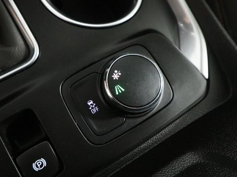 Used 2020 Chevrolet Traverse LT FWD image 31
