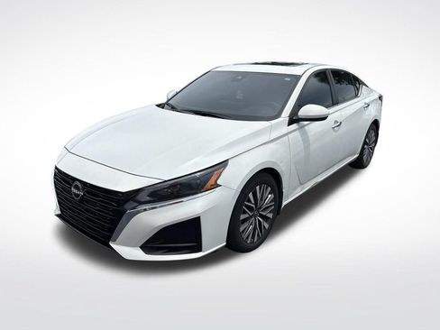 Certified 2024 Nissan Altima 2.5 SV w/ SV Premium Package FWD image 2