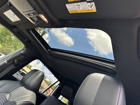 Used 2021 Toyota Highlander XSE FWD image 33