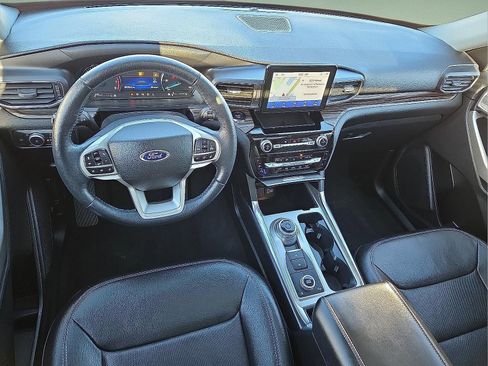 Used 2022 Ford Explorer Limited image 12