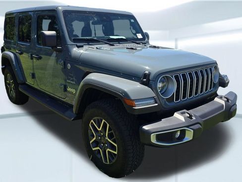 Used 2024 Jeep Wrangler Unlimited Sahara AWD/4WD image 4