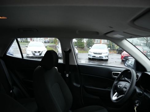 Used 2020 Hyundai Venue SE image 29