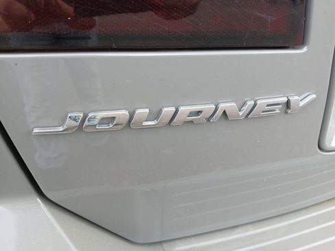 Used 2019 Dodge Journey SE FWD image 30