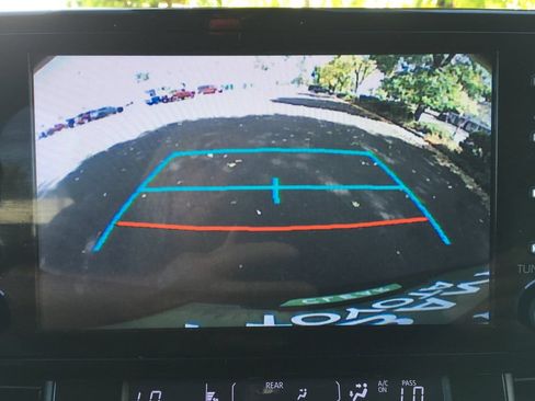 Used 2022 Toyota Sienna XLE FWD image 16
