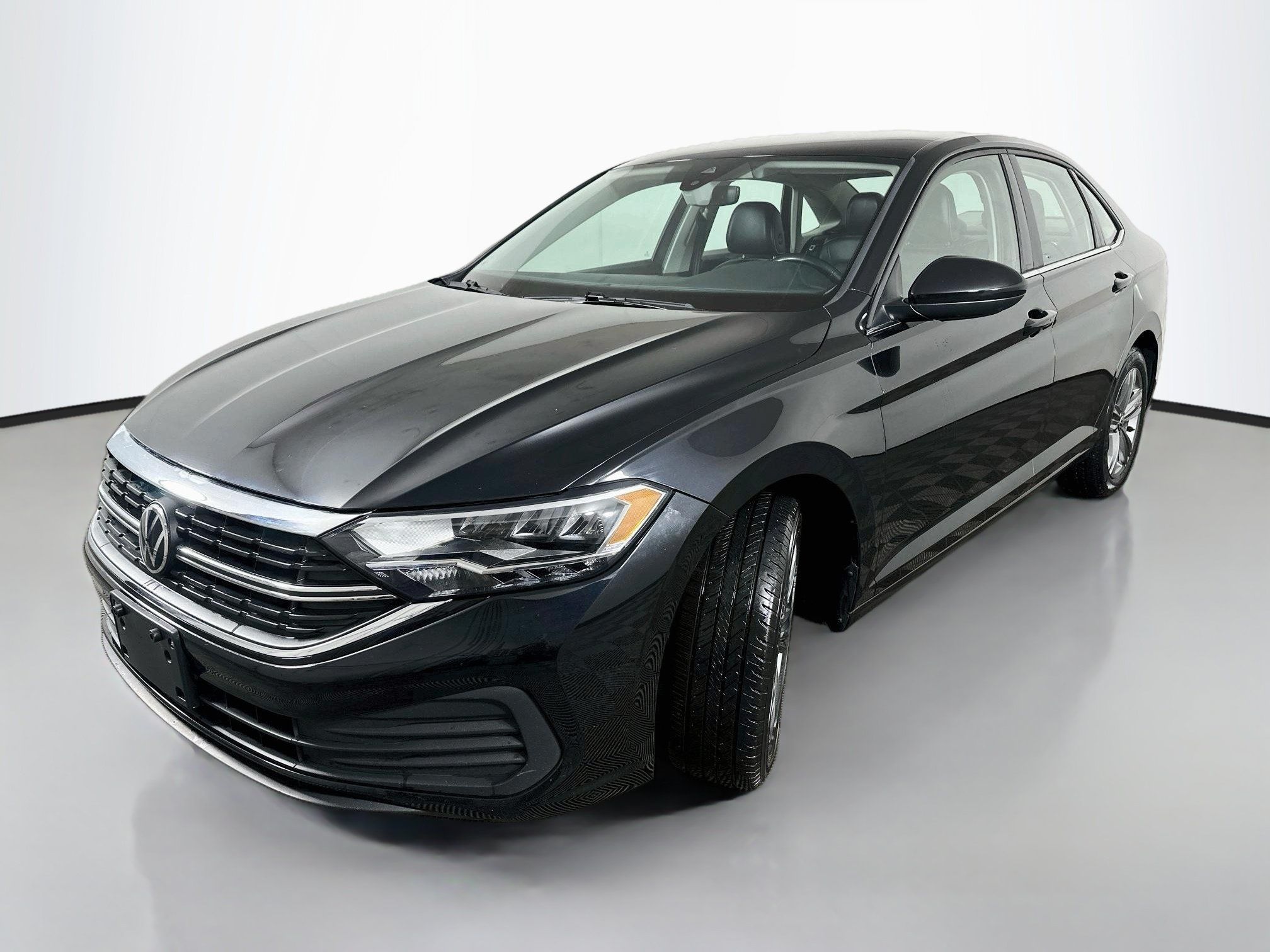 Used 2024 Volkswagen Jetta SE FWD image 3