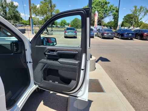 Used 2025 GMC Sierra 1500 SLT AWD/4WD image 17