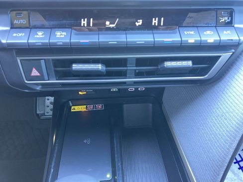 Certified 2025 Toyota Camry SE w/ Convenience Package image 17