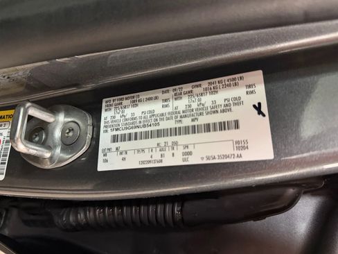 Used 2022 Ford Escape SE image 39