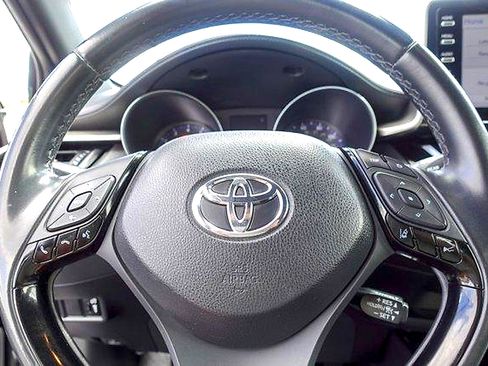 Used 2019 Toyota C-HR XLE FWD image 13