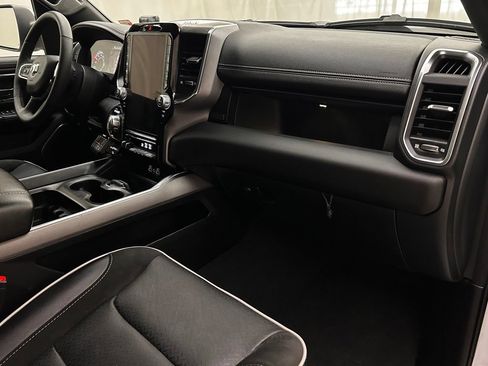Used 2025 RAM 1500 Laramie AWD/4WD image 18