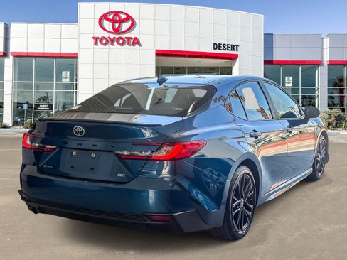 Used 2025 Toyota Camry SE FWD image 7