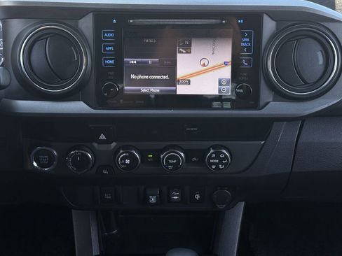 Used 2019 Toyota Tacoma TRD Off-Road AWD/4WD image 17