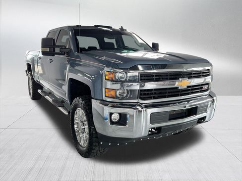 Used 2015 Chevrolet Silverado 2500 LT w/ LT Convenience Package AWD/4WD image 3