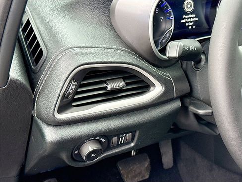 New 2026 Chrysler Pacifica Select image 10