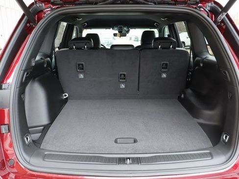 New 2025 Jeep Grand Cherokee Altitude image 32