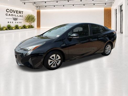 Used 2017 Toyota Prius Four FWD image 4