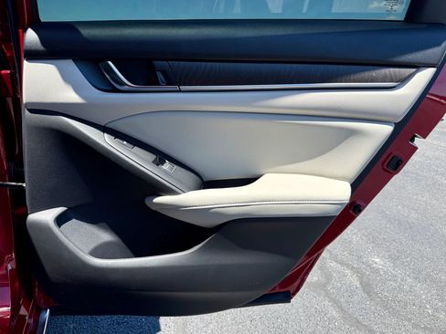 Used 2018 Honda Accord Touring image 39