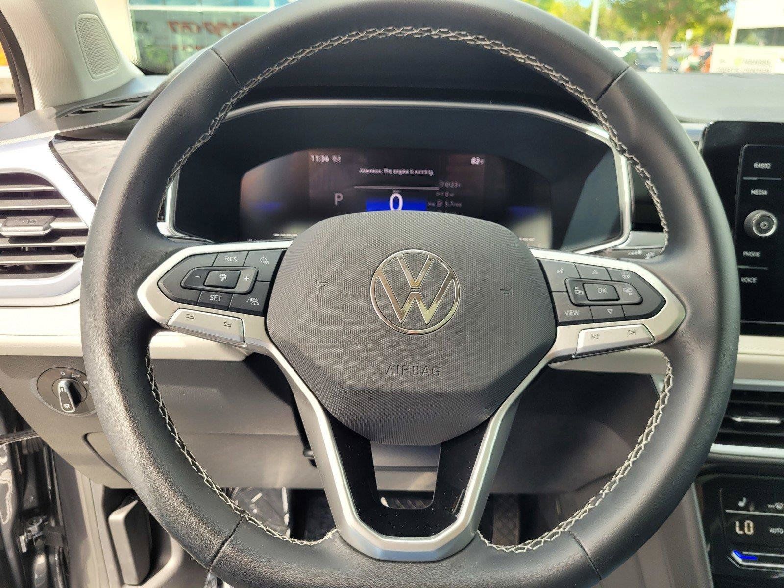 Certified 2025 Volkswagen Taos SE w/ Panoramic Sunroof Package AWD/4WD image 34