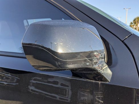 Used 2022 Chevrolet Suburban Z71 image 12