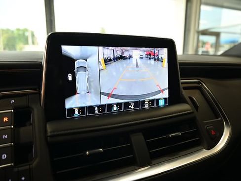 Used 2021 Chevrolet Suburban LT w/ Luxury Package AWD/4WD image 17