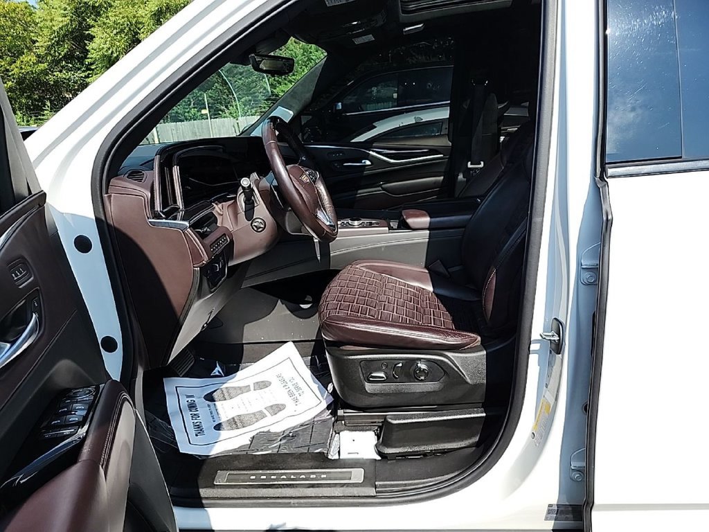 Used 2021 Cadillac Escalade ESV Sport Platinum w/ Heavy-Duty Trailer Package AWD/4WD image 7