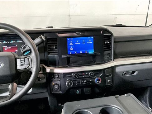 Used 2025 Ford F250 XLT image 6