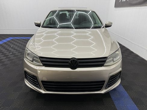 Used 2012 Volkswagen Jetta SE FWD image 4