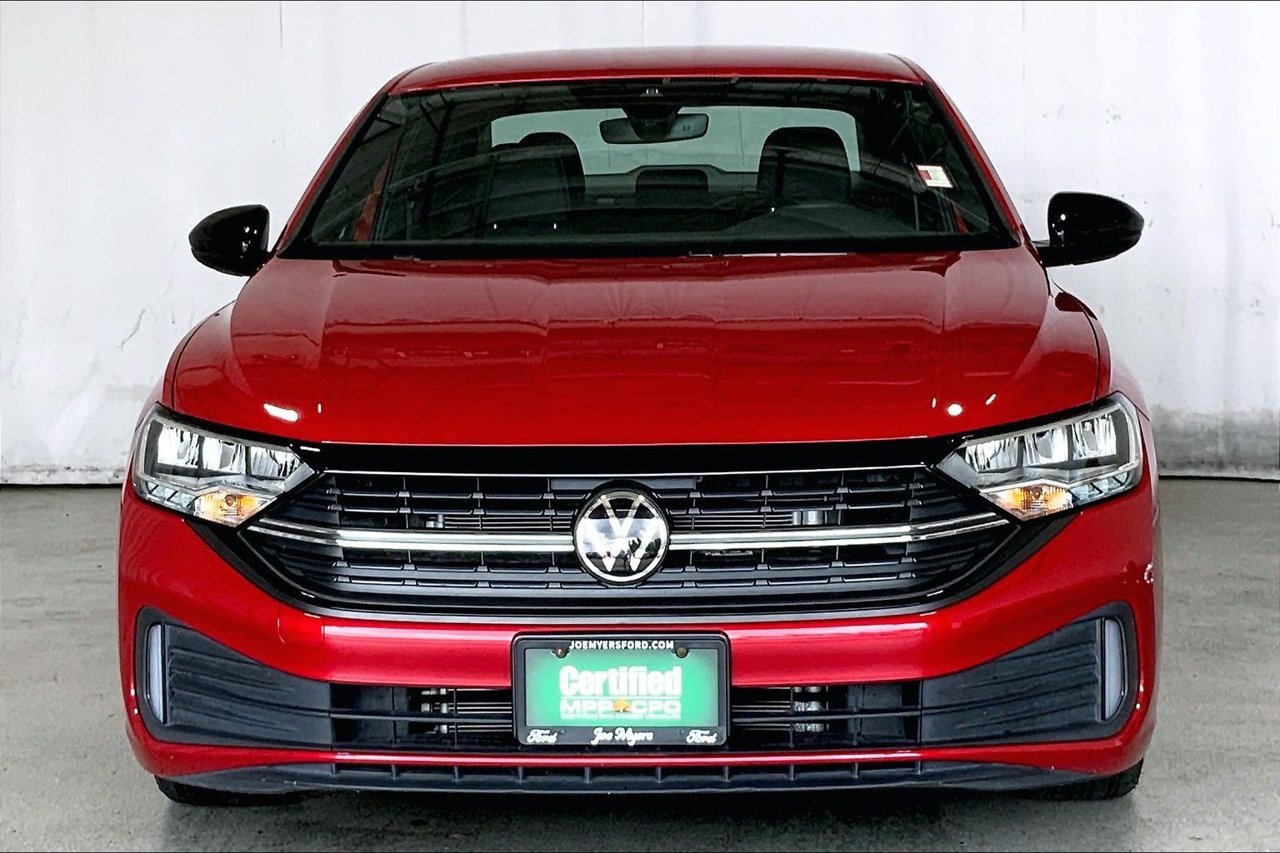 Used 2024 Volkswagen Jetta Sport FWD image 2