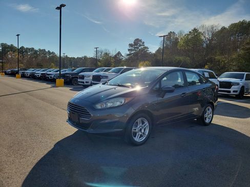 Used 2017 Ford Fiesta SE image 7
