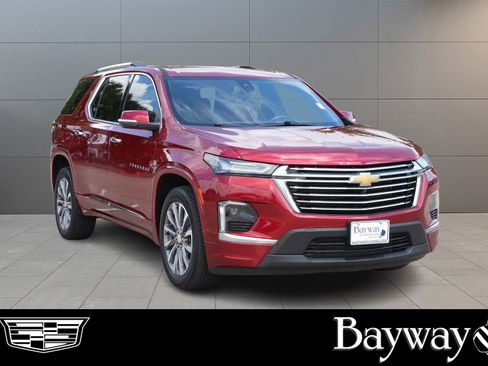 Used 2023 Chevrolet Traverse Premier image 3