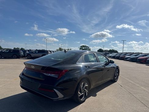 Used 2024 Hyundai Elantra SEL w/ Convenience Package FWD image 17
