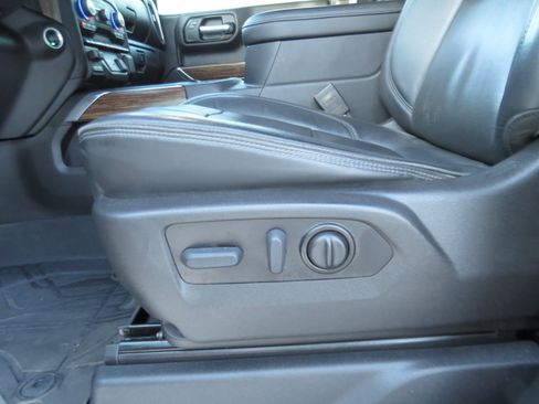 Used 2022 Chevrolet Silverado 1500 High Country w/ Technology Package image 16