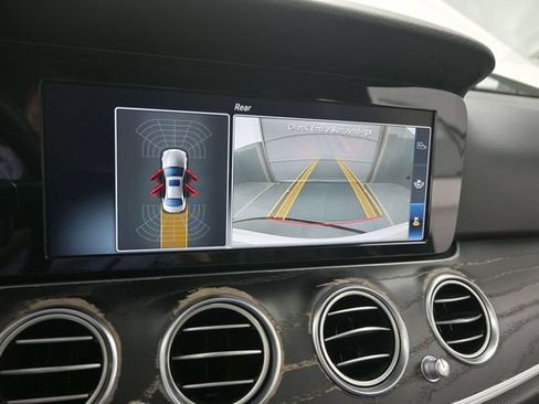 Used 2018 Mercedes-Benz E 300 4MATIC image 35