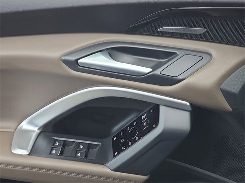 Used 2025 Audi Q5 Prestige image 31