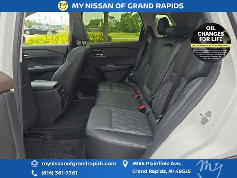 Used 2023 Nissan Rogue Platinum w/ Platinum Premium Package AWD/4WD image 28