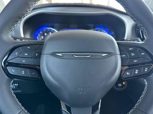 New 2027 Chrysler Pacifica Limited FWD image 24