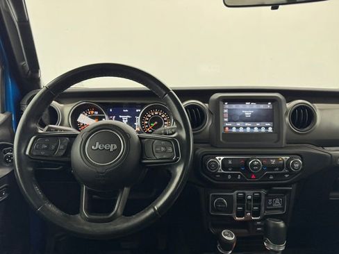 Used 2022 Jeep Gladiator Willys image 3