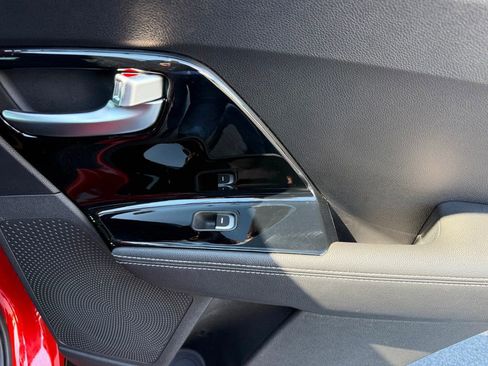 Used 2022 Kia Niro LXS image 31