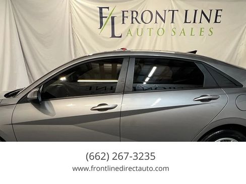 Used 2023 Hyundai Elantra SE FWD image 4